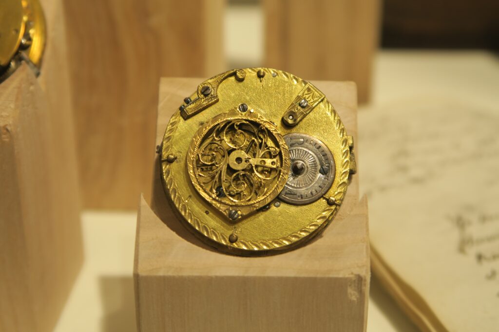 パリス・ダコスタ・ハヤシマ 時計の写真